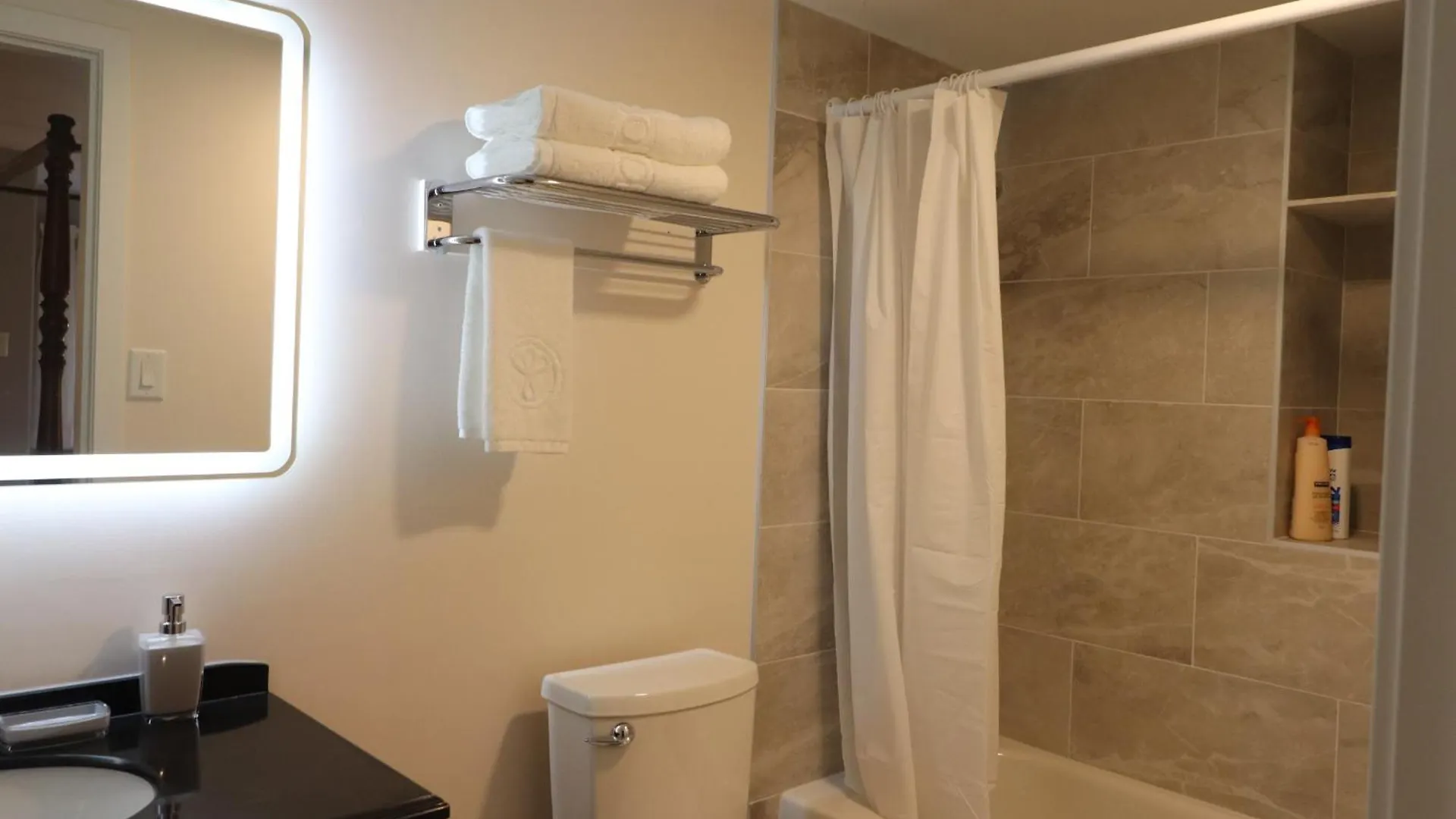 Проживание в семье Victoria Gorge Waterway Vacation Home Канада